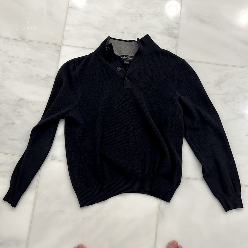The perfect Brooks brothers men’s sweater!   Pull over